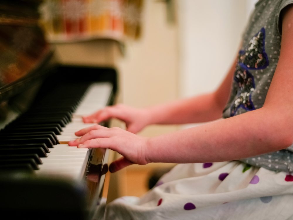 Avantages d’apprendre un instrument de musique à un enfant