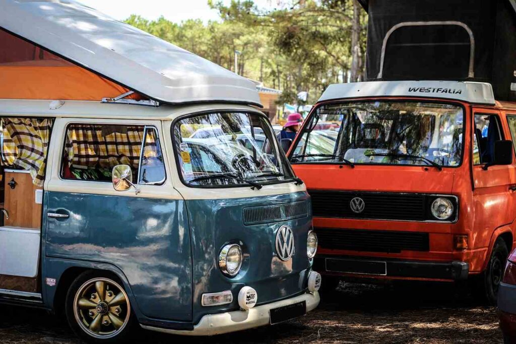 Voyage en groupe : réduisez vos dépenses avec un minibus en location